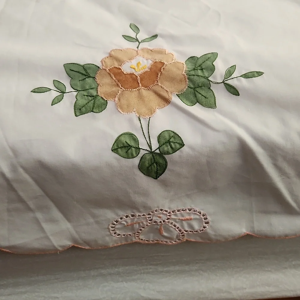 Vintage Handmade Cotton Embroidered Applique Floral Tablecloth Oblong 68
